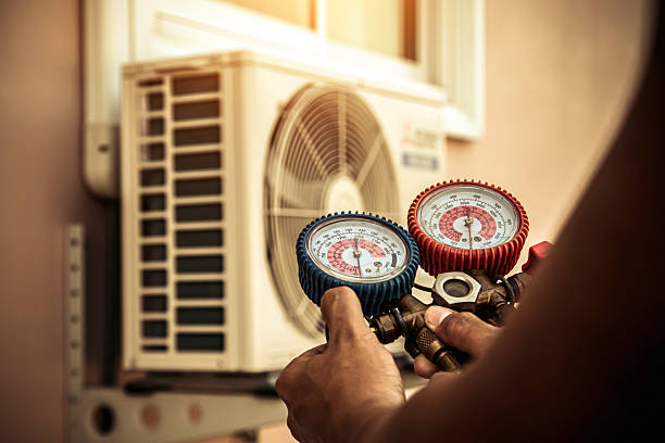 Professional Hvac technician working in Garden City, KS